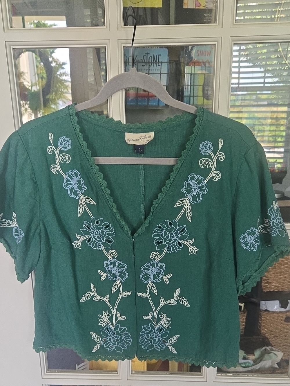 Universal Thread Teal V-Neck Embroidered Floral Cropped Blouse